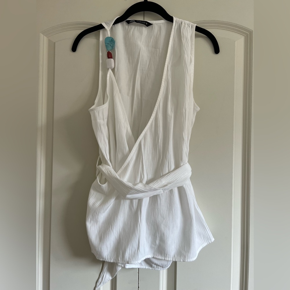 🖤 Zara Sleeveless Tie-Waist Blouse – White | Size L